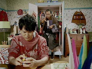 “タイムマシン”から飛び出す福沢諭吉の写真