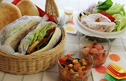【3月】・マスタードチキンのパニーニ・野菜と豆のカポナータ・りんごの甘煮