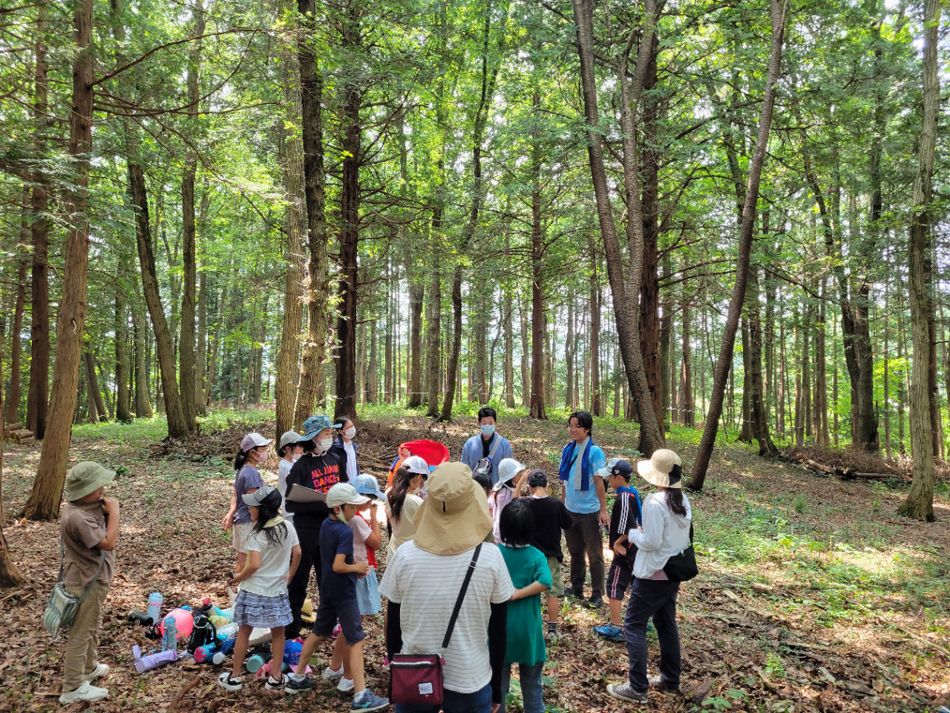 子どもの里山で子どもたちと里山遊び