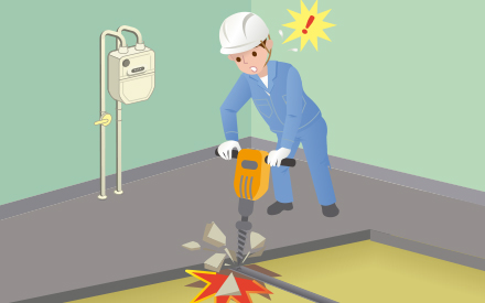 建物内の改装工事の際、ガス管の位置を確認しないで床壊しを行い、ガス管を損傷！！