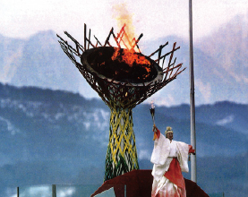 長野オリンピックの聖火台の写真